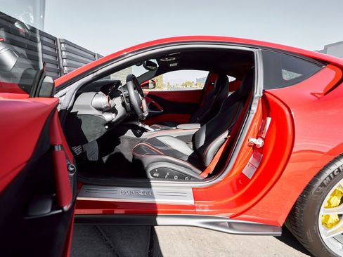 Used 2018 Ferrari 812 Superfast Base image 35