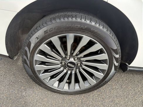 Used 2019 Lincoln Navigator Reserve w/ Cargo Package AWD/4WD image 35