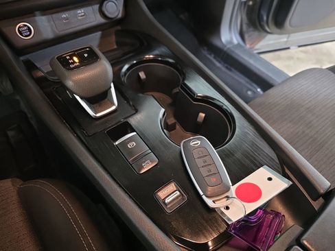 Used 2023 Nissan Rogue SV image 24