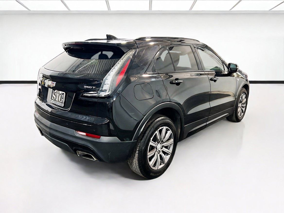 Used 2022 Cadillac XT4 Sport w/ Safety Alert Package FWD image 4