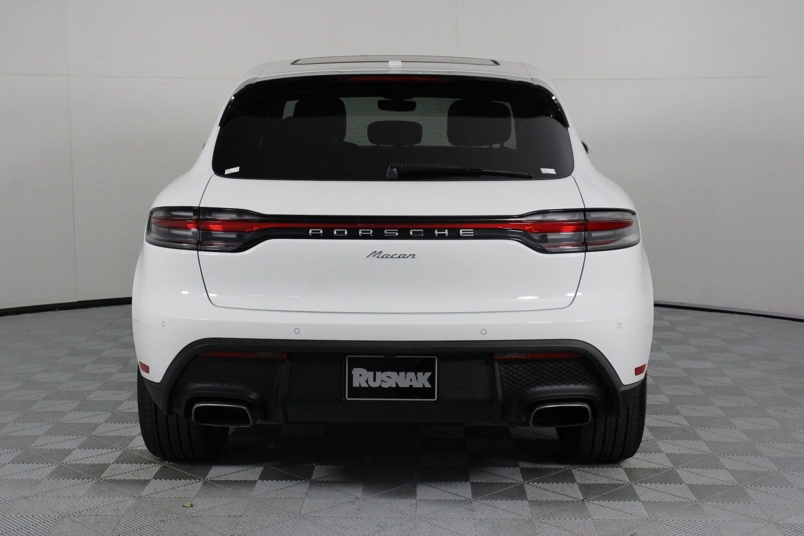 Certified 2026 Porsche Macan AWD/4WD image 6