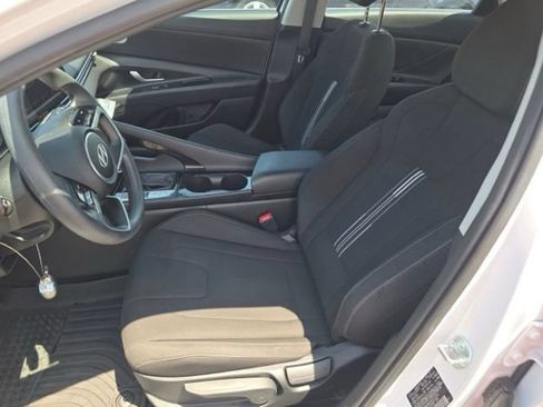 Used 2025 Hyundai Elantra Hybrid FWD image 6