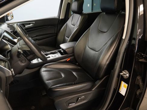 Used 2019 Ford Edge Titanium w/ Cold Weather Package AWD/4WD image 3