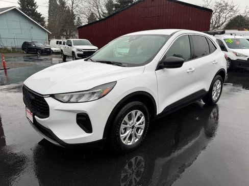 Used 2024 Ford Escape Active AWD/4WD image 3