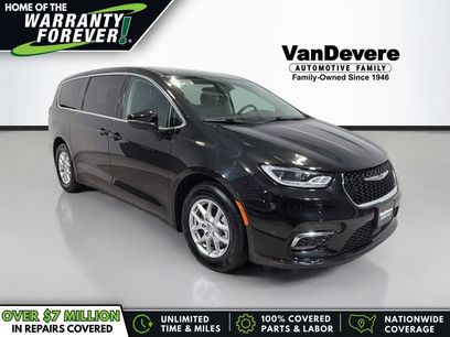 Used 2023 Chrysler Pacifica Touring-L