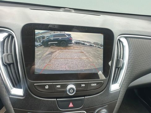 Used 2018 Chevrolet Malibu LT image 25