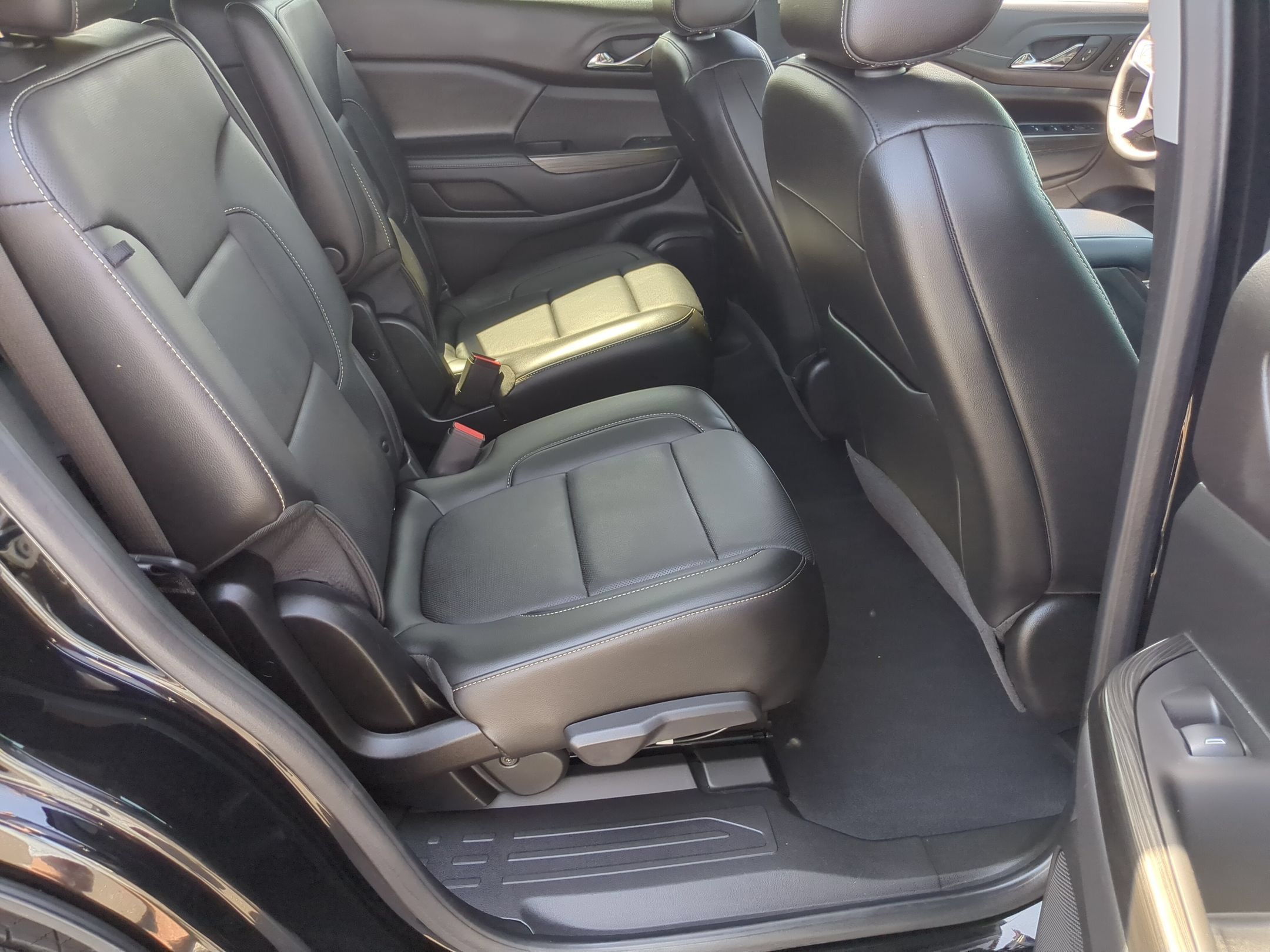 Certified 2023 GMC Acadia SLT w/ Preferred Package FWD image 25