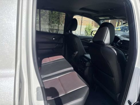 Used 2025 Honda Ridgeline Black Edition image 9