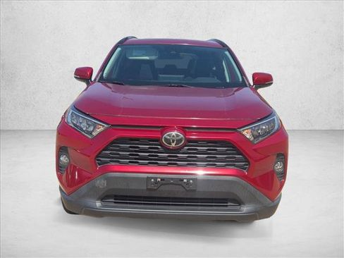 Used 2021 Toyota RAV4 XLE w/ Convenience Package FWD image 2