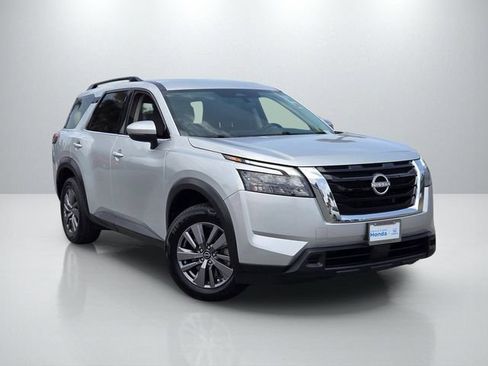 Used 2024 Nissan Pathfinder SV FWD image 1