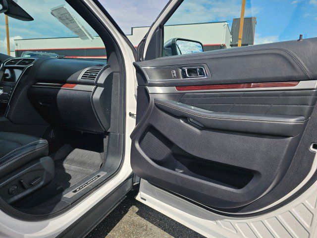 Used 2019 Ford Explorer Platinum AWD/4WD image 12