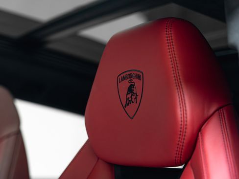 Used 2020 Lamborghini Urus AWD/4WD image 35