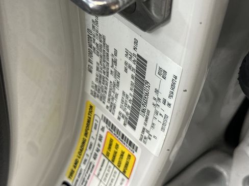 Used 2017 Lincoln Continental Select image 54