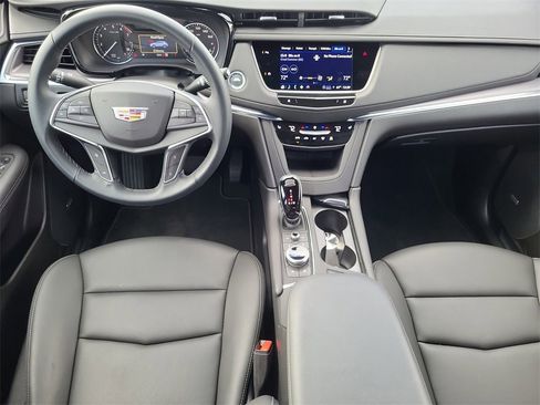 New 2025 Cadillac XT5 Luxury image 21