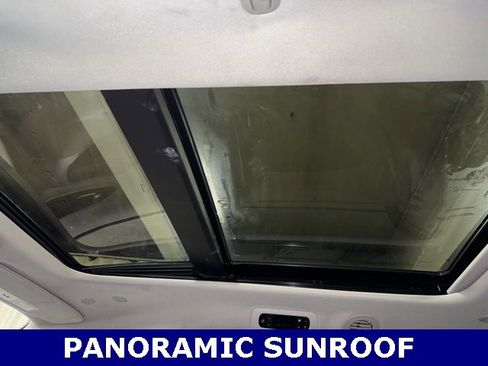 Used 2024 Chrysler Pacifica Limited image 28