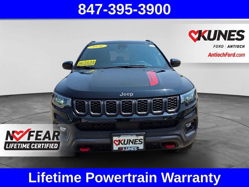 Used 2024 Jeep Compass Trailhawk AWD/4WD image 2