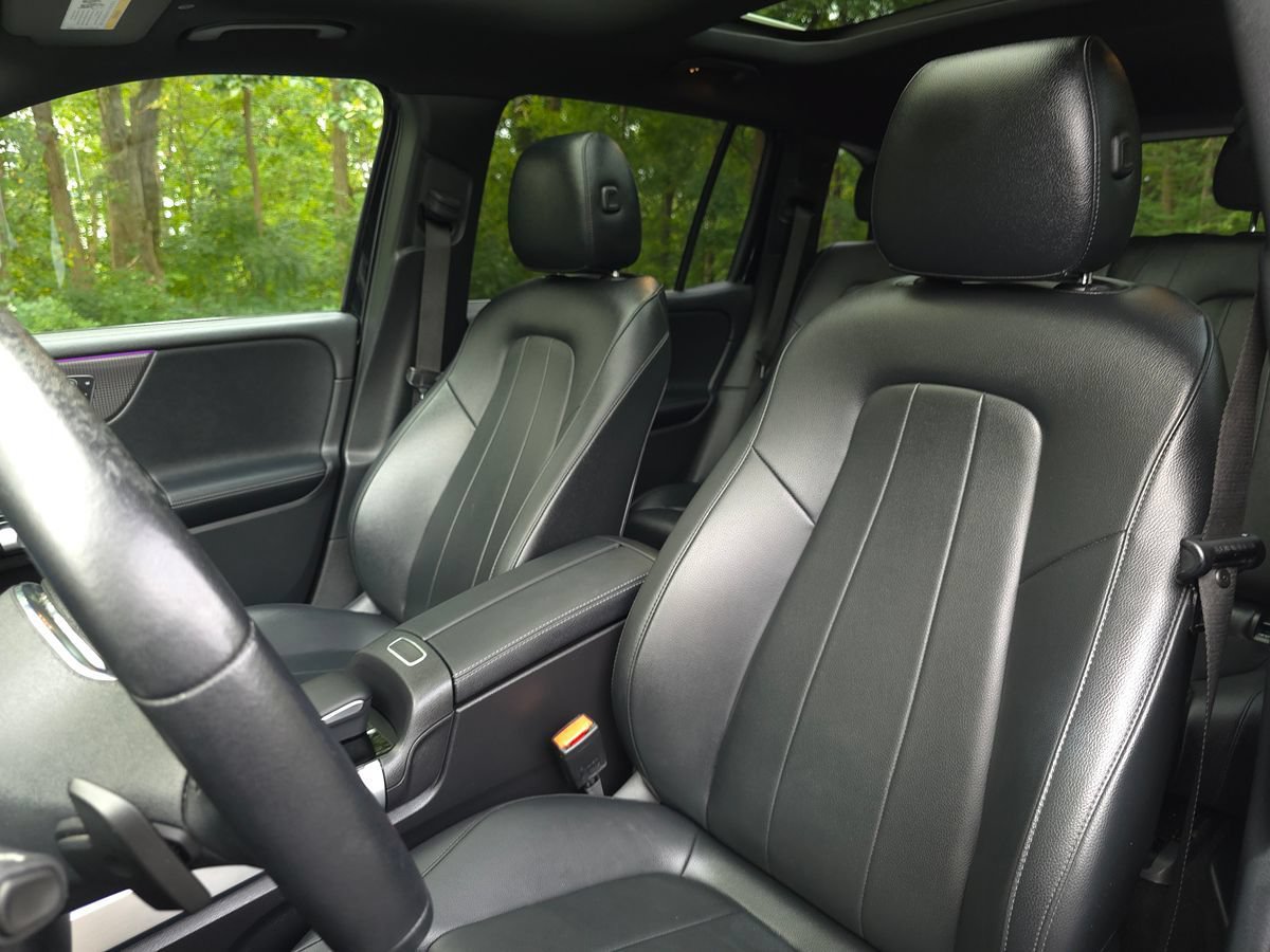 Used 2023 Mercedes-Benz EQB 300 4MATIC w/ Pinnacle Package image 13