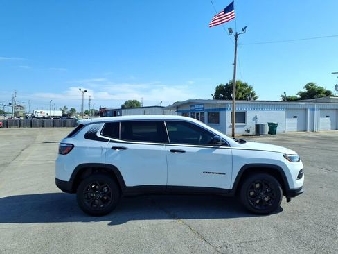 Used 2025 Jeep Compass Sport w/ Mopar Graphics Package AWD/4WD image 28