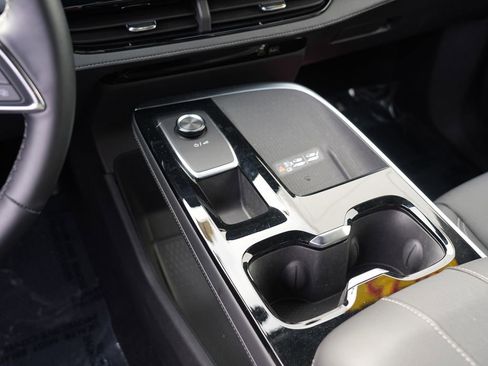 Used 2025 Buick Enclave Preferred image 24