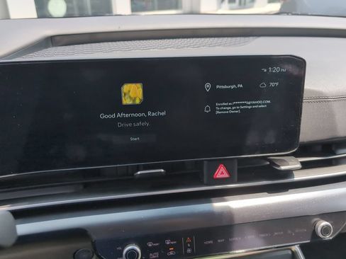 Used 2025 Kia Carnival FWD image 5