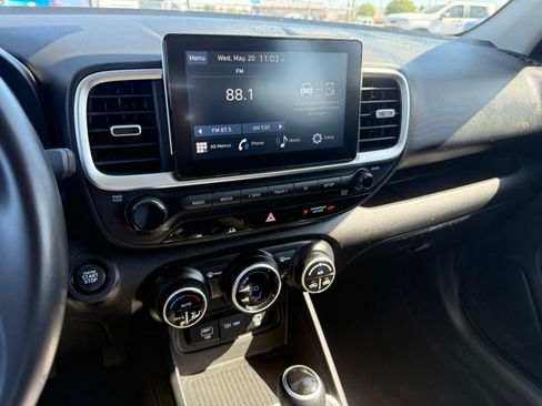 Used 2025 Hyundai Venue SEL FWD image 22