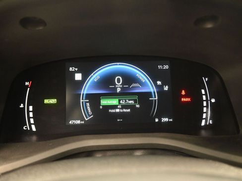 Used 2025 Toyota Camry SE FWD image 6