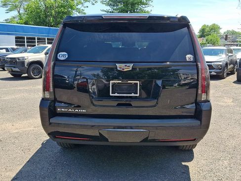 Used 2020 Cadillac Escalade Luxury w/ Escalade Sport Edition AWD/4WD image 7