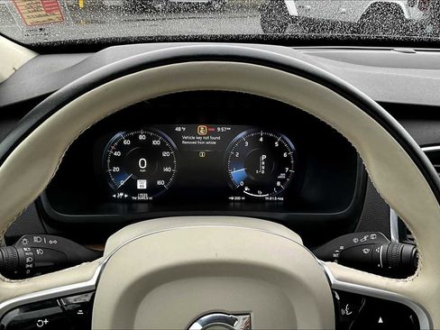 Used 2022 Volvo XC90 T6 Momentum w/ Climate Package image 18