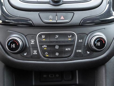 Used 2024 Chevrolet Equinox RS w/ LPO, Floor Liner Package FWD image 18