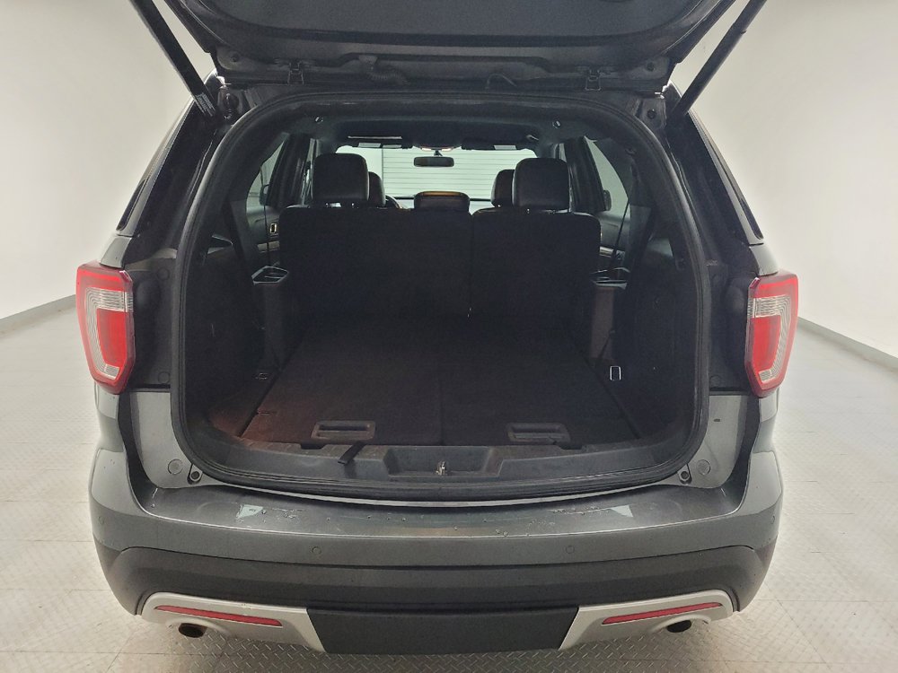 Used 2017 Ford Explorer XLT w/ Equipment Group 202A AWD/4WD image 29