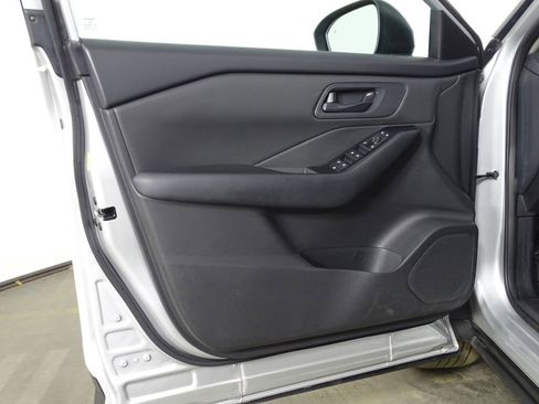 Used 2024 Nissan Rogue S image 16