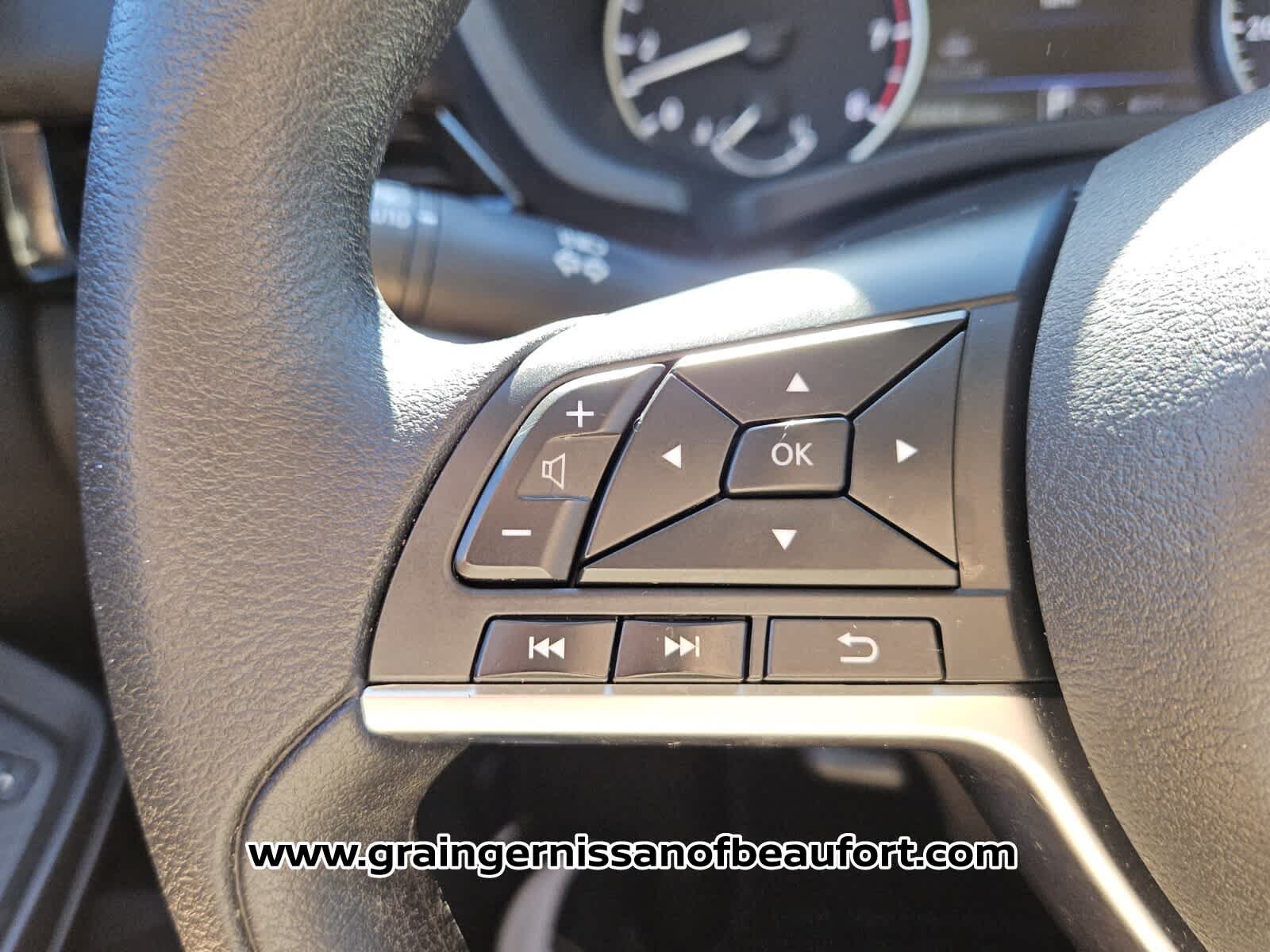 Used 2025 Nissan Sentra SV FWD image 12