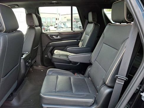 Used 2021 Chevrolet Tahoe Premier w/ Premium Package AWD/4WD image 13