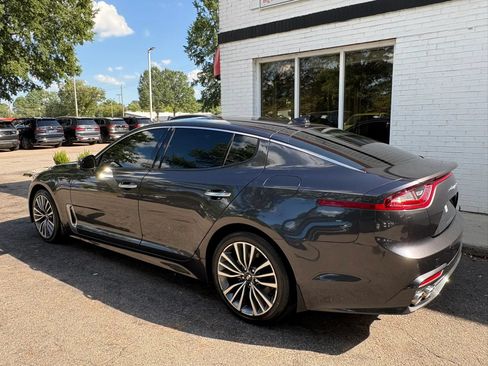 Used 2019 Kia Stinger RWD image 8