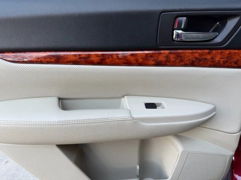 Used 2011 Subaru Outback 2.5i Limited image 11