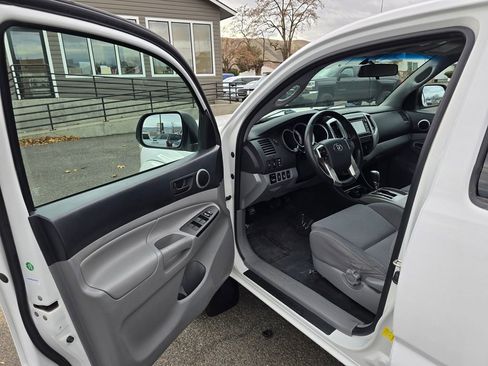 Used 2015 Toyota Tacoma TRD Pro image 21