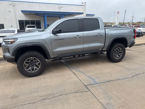 Used 2025 Chevrolet Colorado ZR2 w/ Technology Package AWD/4WD image 3