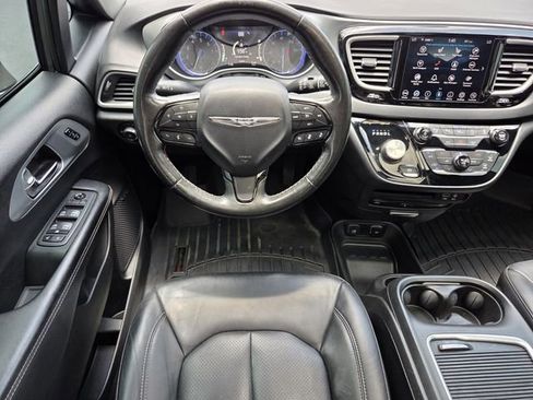 Used 2020 Chrysler Pacifica Touring-L Plus w/ Advanced Safetytec Group FWD image 16