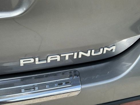 Used 2025 Toyota Highlander Platinum AWD/4WD image 14