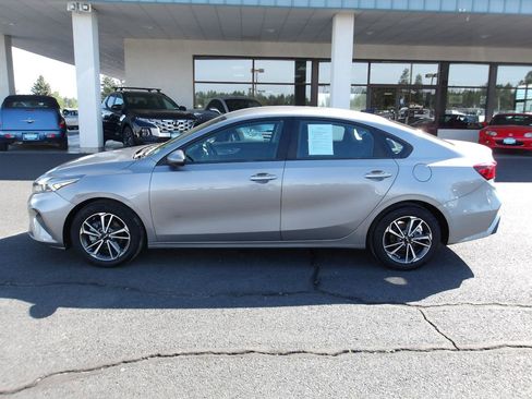 Used 2022 Kia Forte LXS FWD image 2