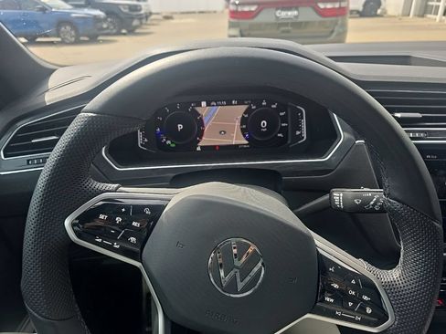 Used 2022 Volkswagen Tiguan SEL R-Line AWD/4WD image 7