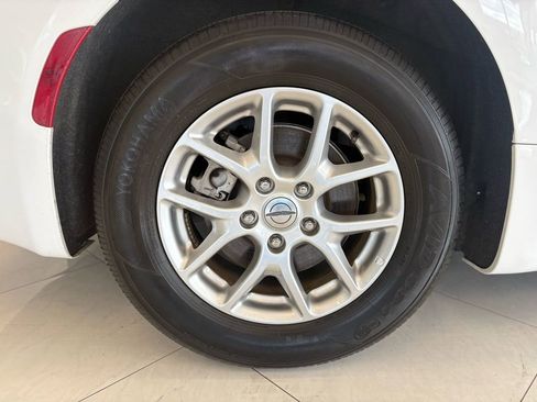Used 2024 Chrysler Pacifica Touring-L FWD image 43
