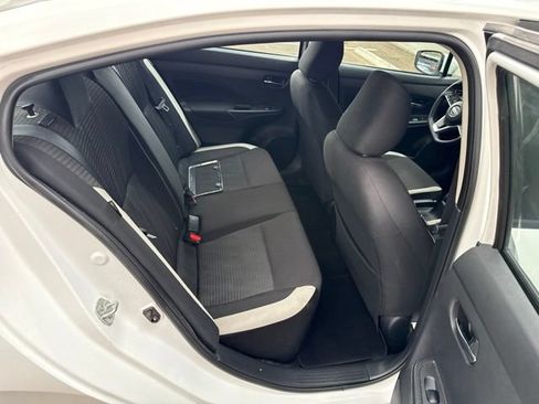 Used 2022 Nissan Versa SV FWD image 11