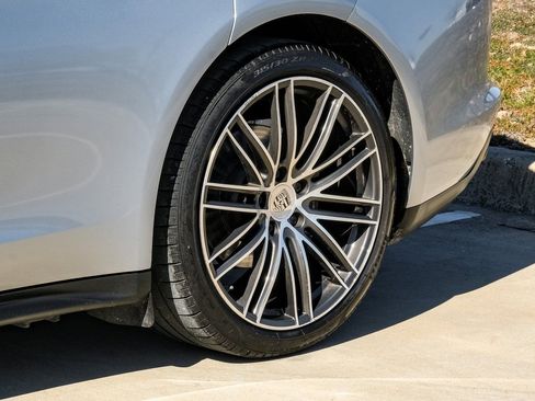 Used 2018 Porsche Panamera 4 image 54