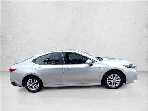 Used 2025 Toyota Camry LE FWD image 5