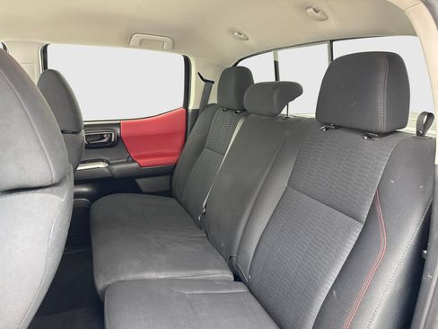 Used 2018 Toyota Tacoma SR5 AWD/4WD image 33