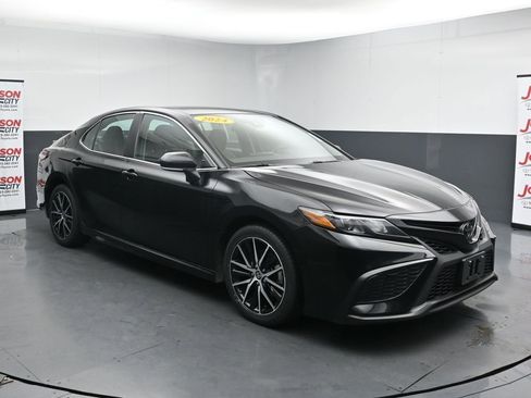 Used 2024 Toyota Camry SE FWD image 2