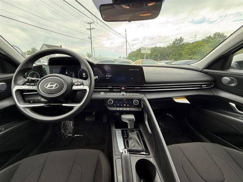 Used 2024 Hyundai Elantra SEL FWD image 13