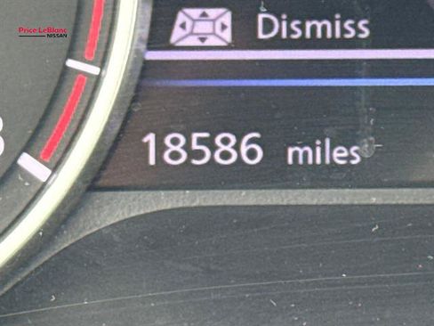 Used 2025 Nissan Sentra SV FWD image 27