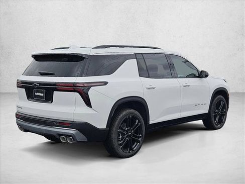 New 2026 Chevrolet Traverse LT image 2